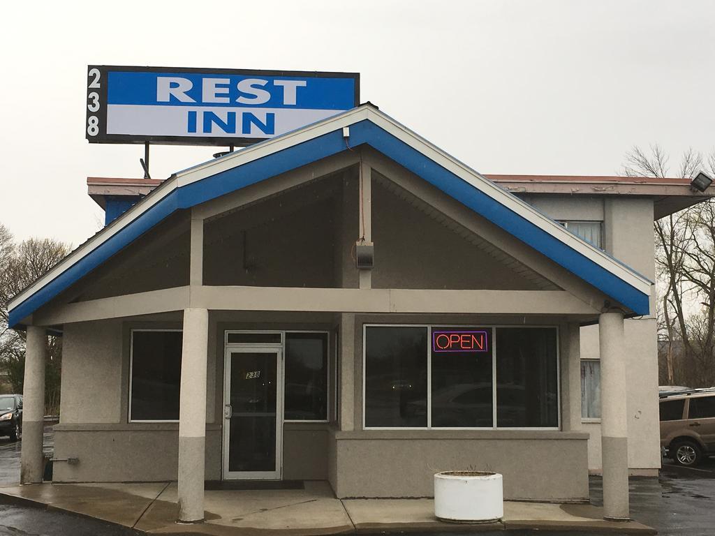 Utica Rest Inn Exterior photo